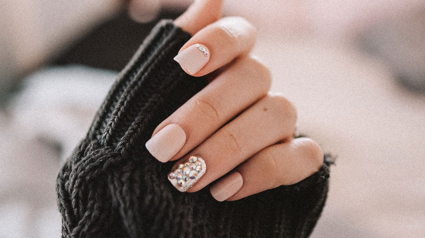 Nagellack entfernen ohne Nagellackentferner: SO klappt es! 