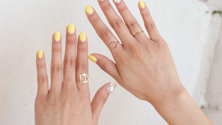 10 Nagellack Hacks, die wirklich JEDER kennen sollte 