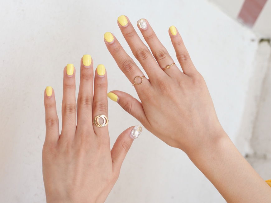 10 Nagellack Hacks, die wirklich JEDER kennen sollte