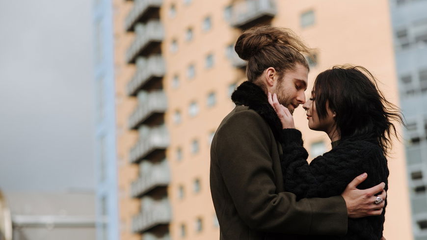 5 Fehler, die JEDE Frau beim Flirten macht