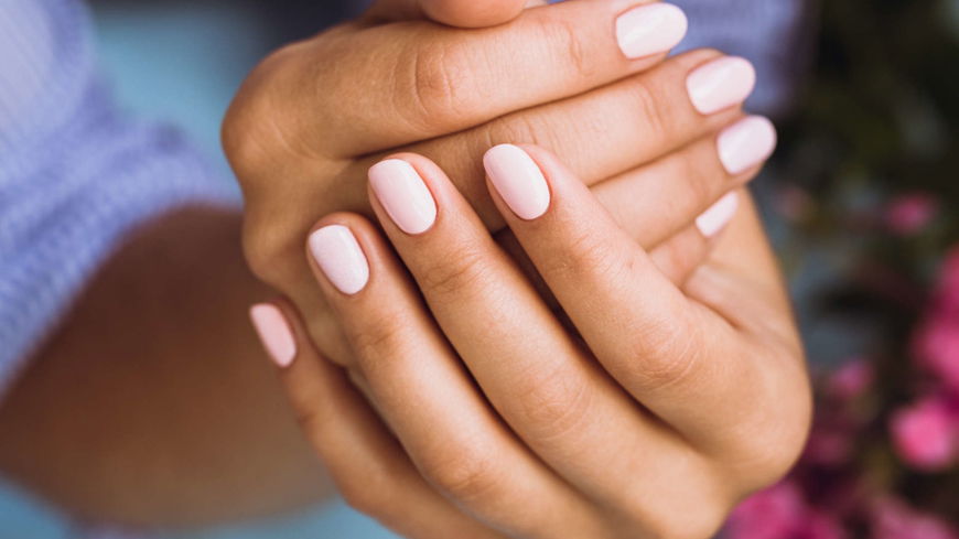 Nagellack-Trend: Diese 8 Nagellackfarben sehen zu gebräunter Haut umwerfend aus