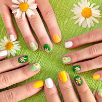 Flower Nails: Das ist DER Nagellack-Trend in diesem Sommer