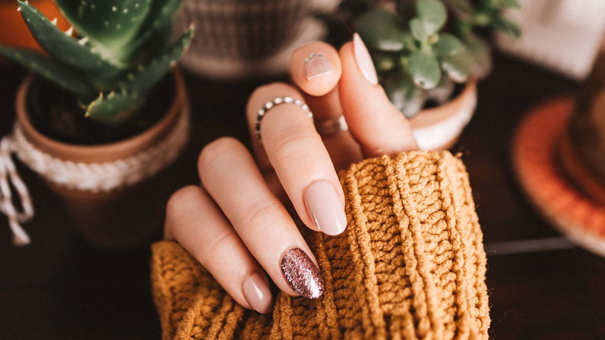 Nagellack-Trend 2021: 3 Nagellacke für breite Fingernägel