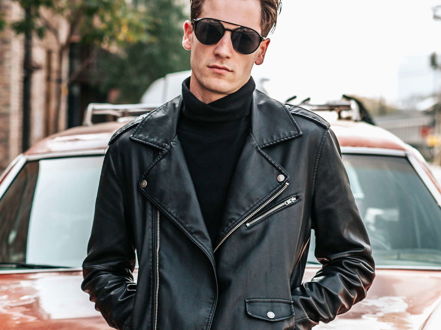 Mann in Lederjacke