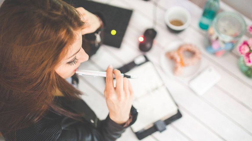 Weiterbildung vom Arbeitsamt trotz Job – so geht es