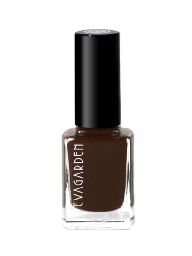 Nagellack dunkelbraun