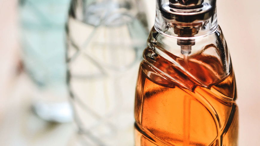 Parfum-Trend 2022: 8 exotische Düfte, die von fernen Ländern träumen lassen
