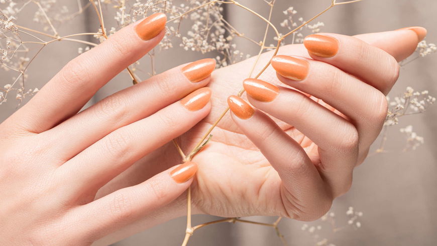 Nagellack-Trend 2022: Diese 6 Lacke in Sandstone sind angesagt wie nie