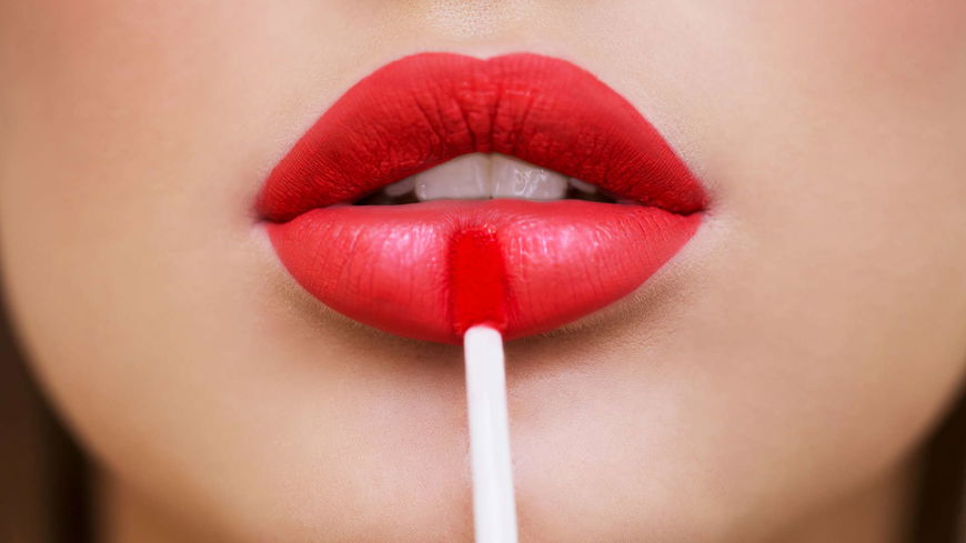 Lippenstift-Trend 2022: DAS ist die beliebteste Farbe in diesem Jahr