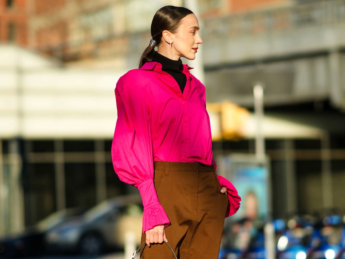 Frau mit Sleek Bun