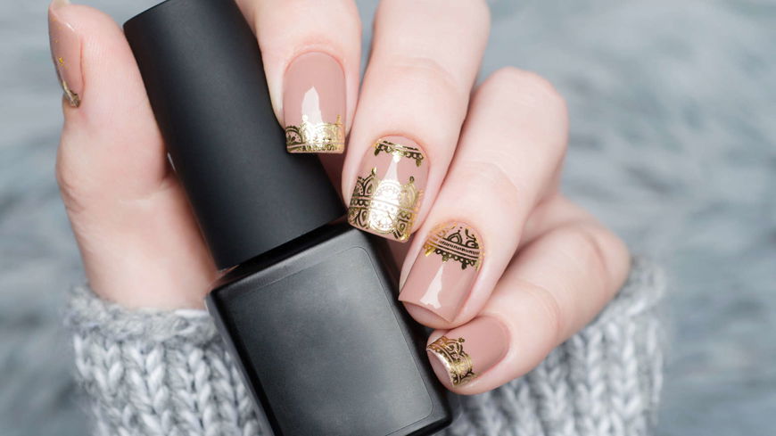 Nagellack-Trend 2022: Diese 7 Modern French Nails Styles sind angesagt