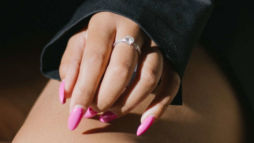 Nagellack-Trends 2022: Diese 9 Farben sehen bei langen Nägeln toll aus