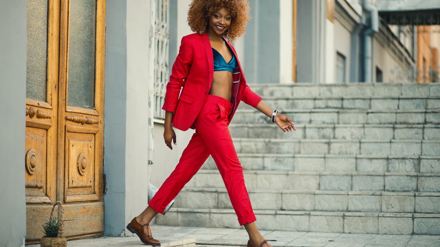 Mode-Trends 2022: 6 Pieces, die kleinen Frauen besonders gut stehen