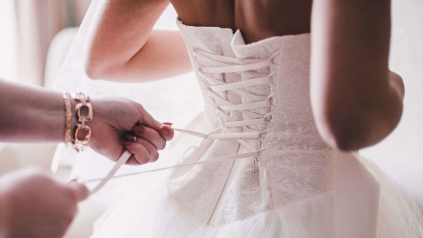 Hochzeit 2022: Diese 8 Brautkleider sind dieses Jahr angesagt