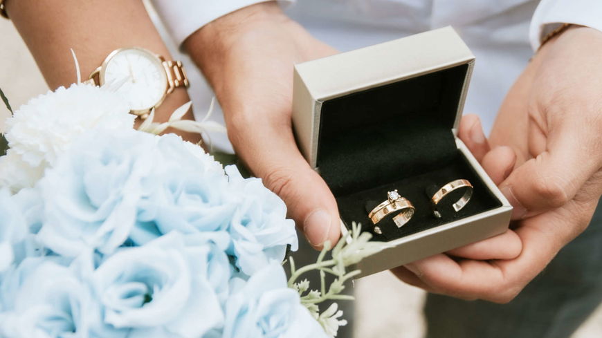 Schmuck-Trends 2022: Die 9 schönsten Eheringe für deine Hochzeit