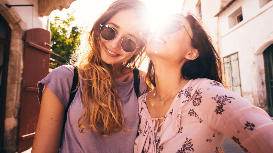 Horoskop 2022: Diese 3 Sternzeichen sind Freunde fürs Leben