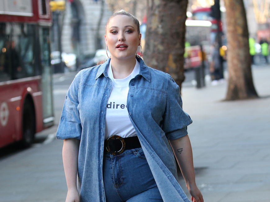 Hayley Hasslehoff trägt High Waist Hose