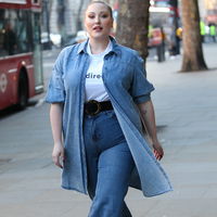 9 Hosen, die Curvy-Frauen besonders gut stehen