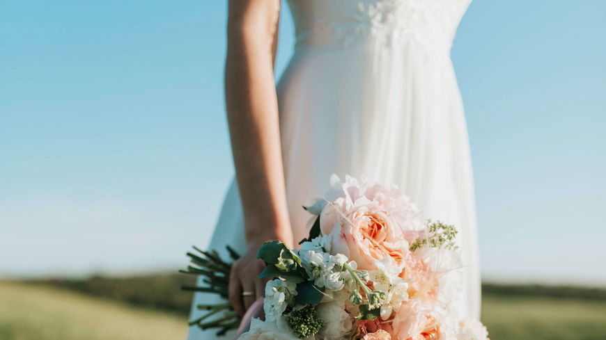Hochzeit 2022: 5 besonders schicke Kleider fürs Standesamt