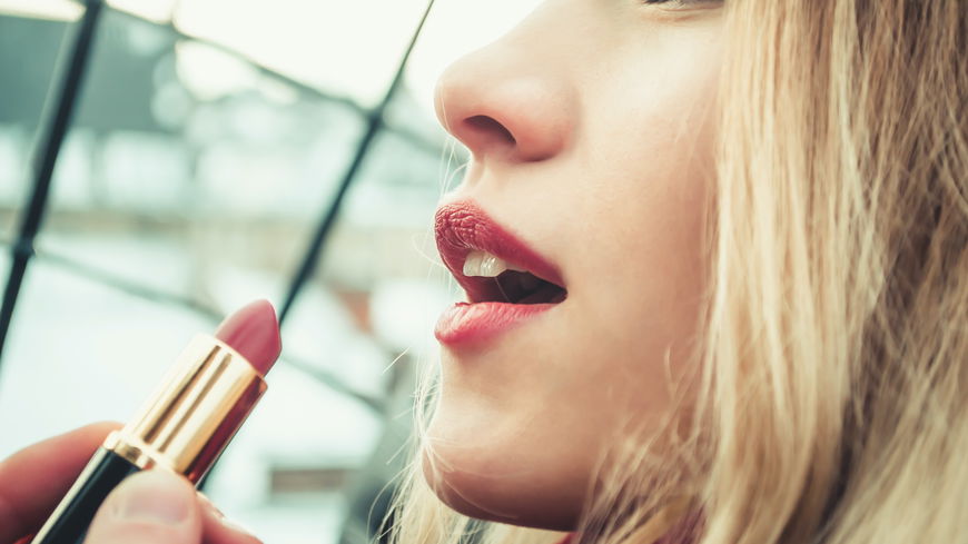 Beauty-Trends 2022: Dieser Lippenstift steht einfach JEDER Frau!