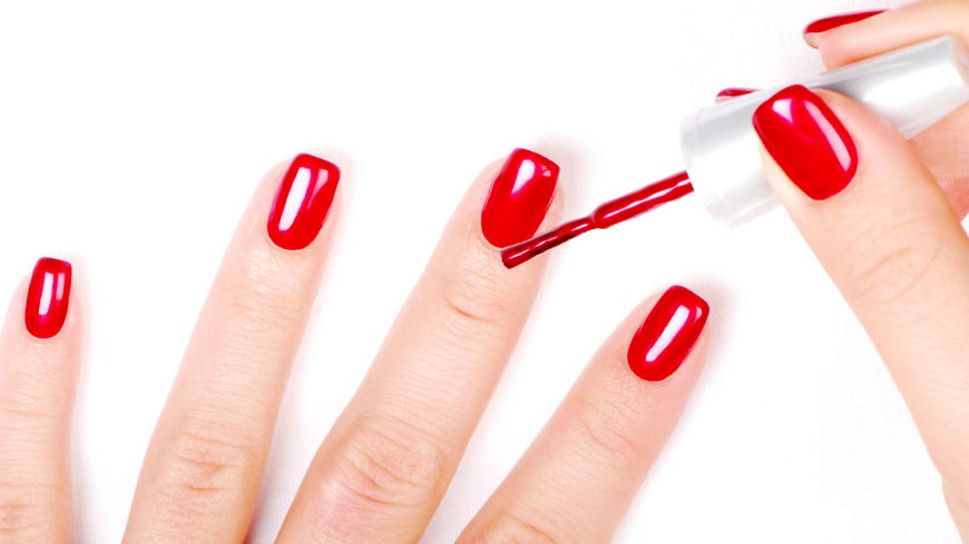 Nagellack-Trends 2022: Diese 7 Lacke in Tomatenrot sind jetzt angesagt