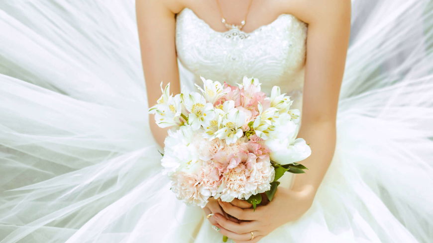 Hochzeit 2022: Genau dieses Brautkleid steht jeder Frau