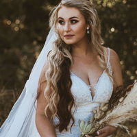 Hochzeit 2022: Die 7 schönsten Jumpsuits für Curvy-Frauen