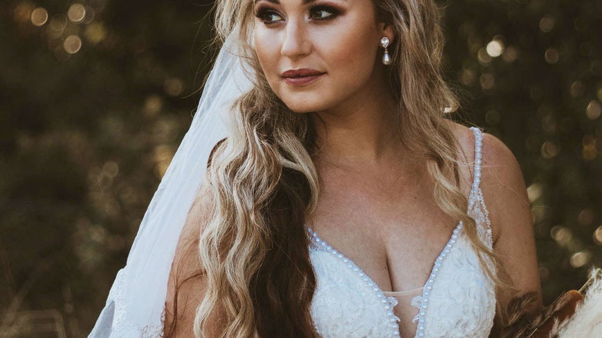 Hochzeit 2022: Die 7 schönsten Jumpsuits für Curvy-Frauen