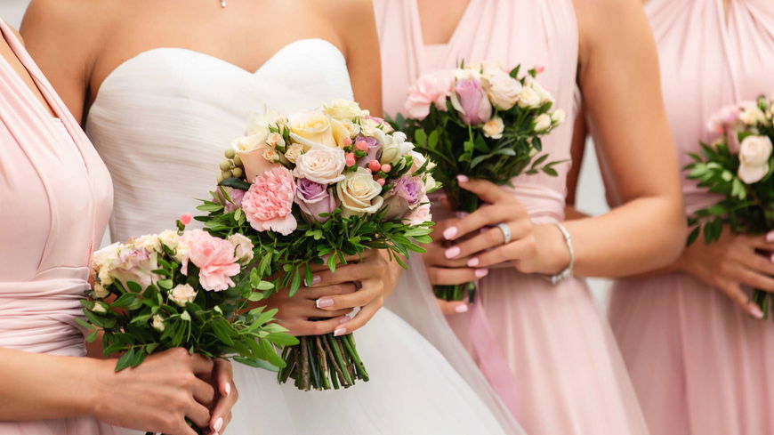 Hochzeit 2022: 5 besonders schicke Kleider für Brautjungfern