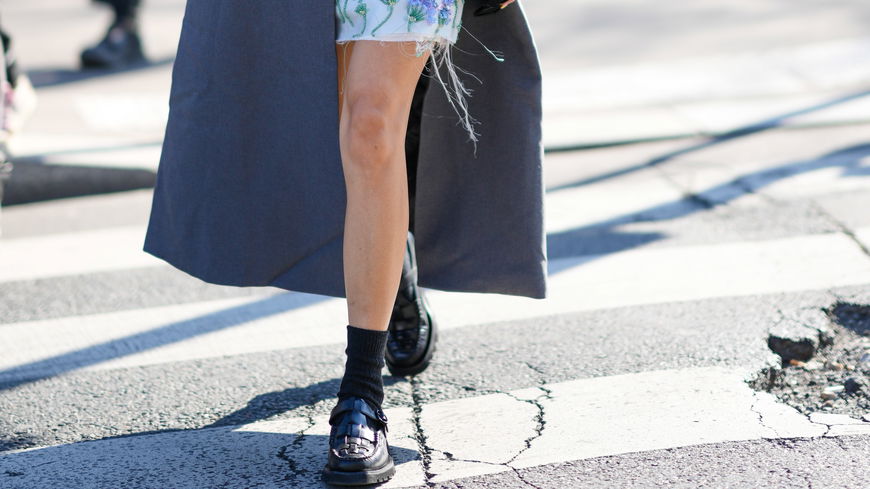 Mode-Outfits 2022: Diese 3 Loafers passen am besten zu Kleidern