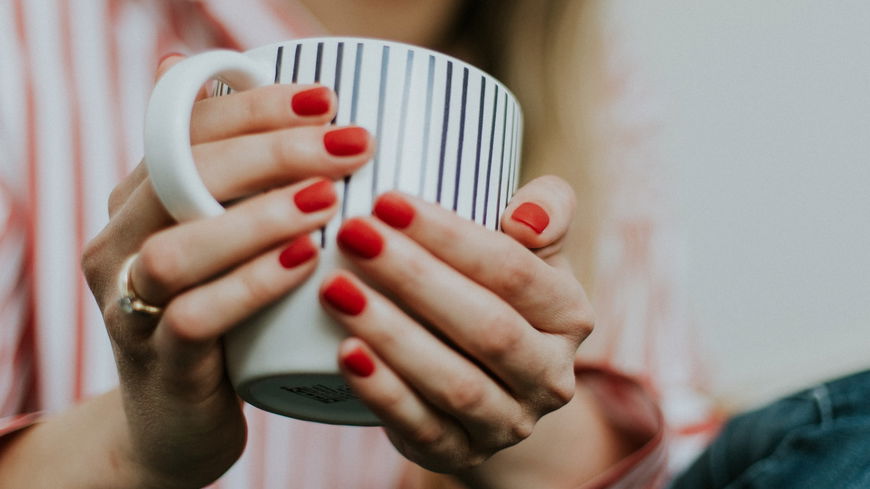 Nagellack 2022: 5 klassische Farben, die im Winter immer toll aussehen