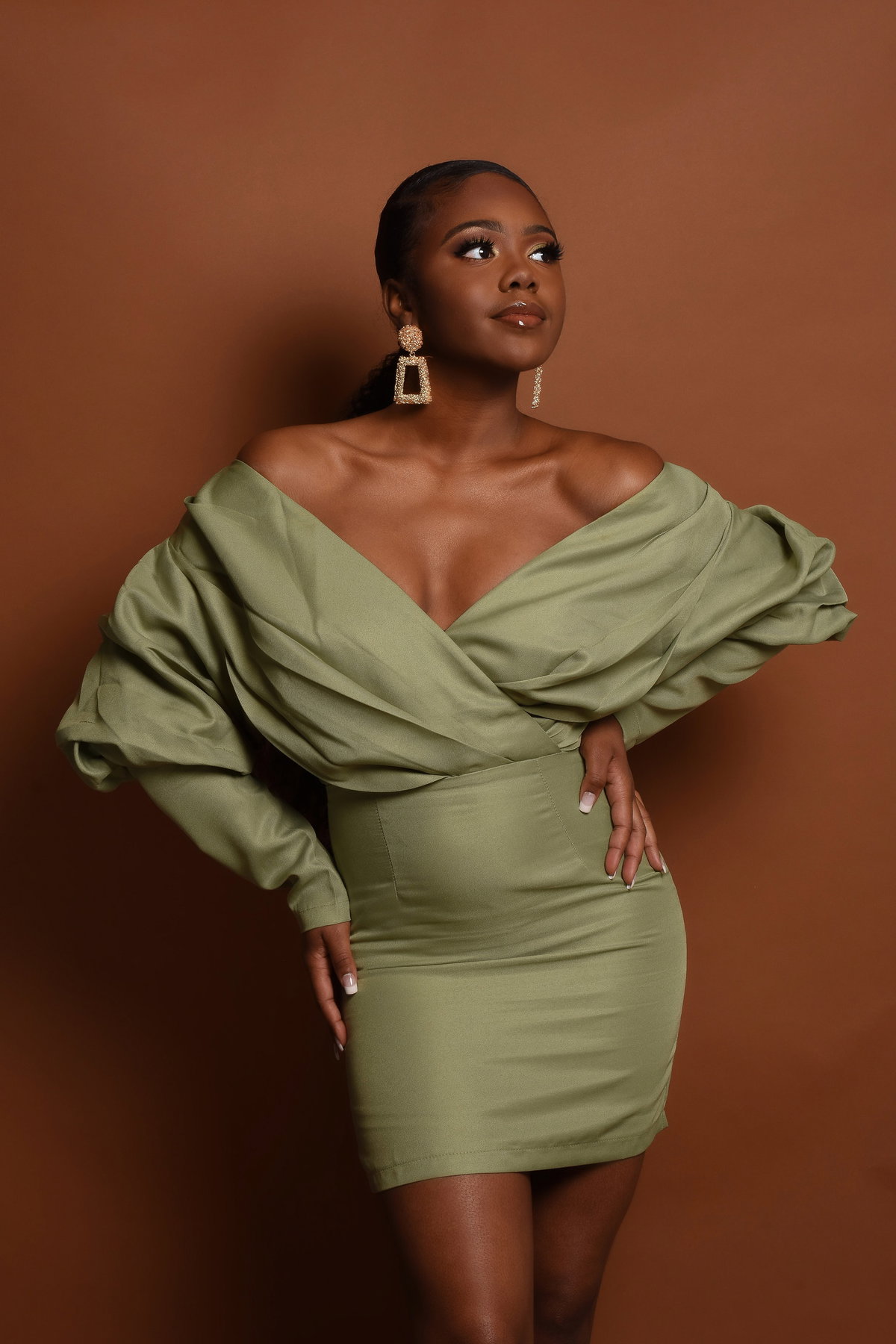 Frau im Kleid