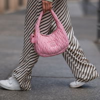 Stylisch und gemütlich zugleich: Frauen ab 50 schwören auf diese 5 Sneaker