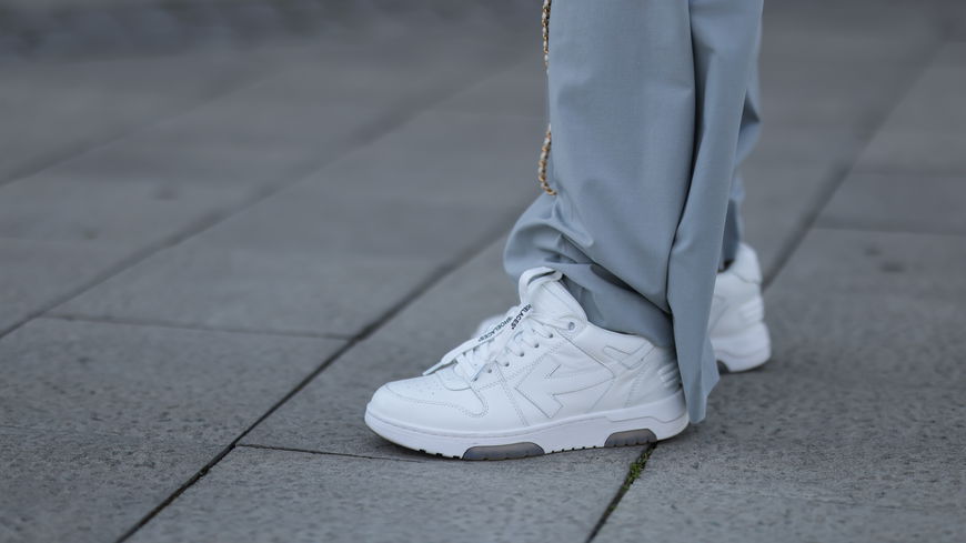 Mit diesen 5 Tipps werden deine Sneakers wieder strahlend weiß!