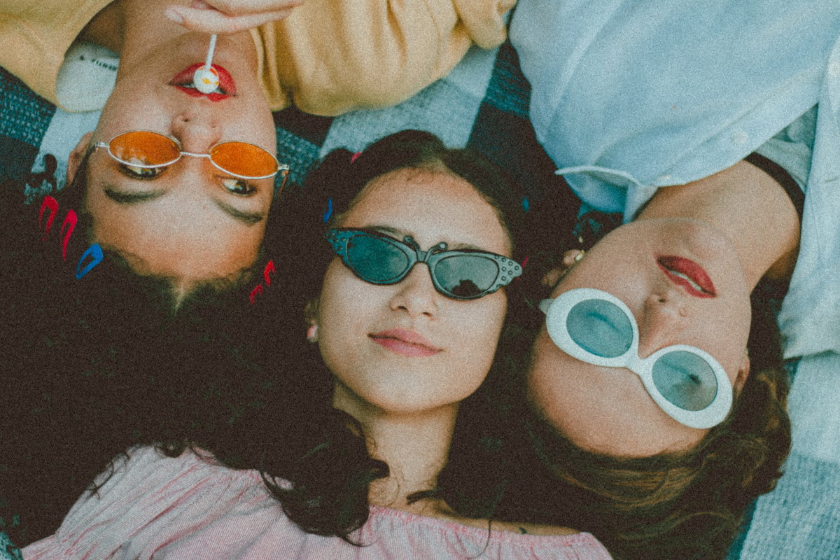 Frauen mit Sonnenbrille