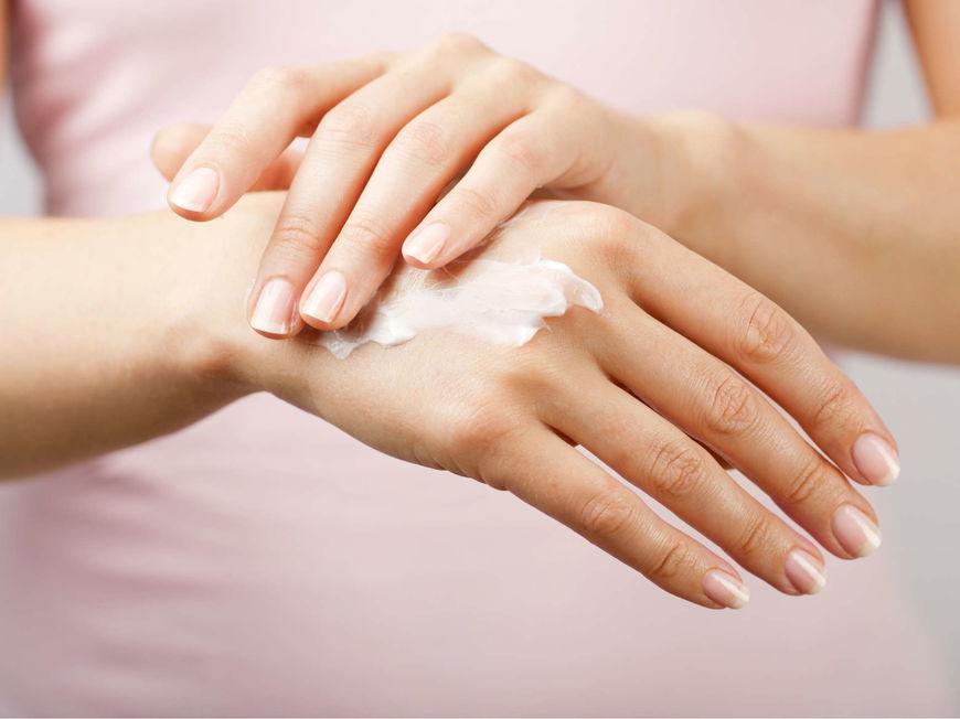Handcreme gegen Altersflecken: Die besten Produkte