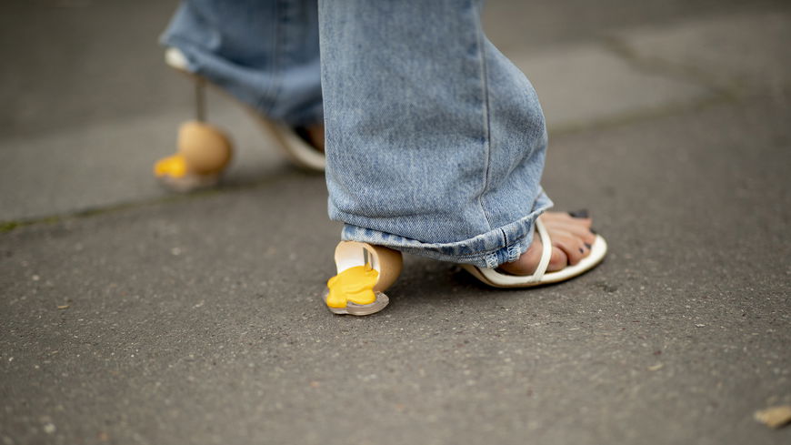 Schuh-Trends 2022: Diese 5 Sandalen lassen breite Füße schmaler wirken