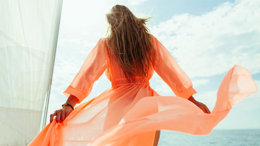 4 Strandmode-Pieces, die Curvy-Frauen besonders gut stehen 