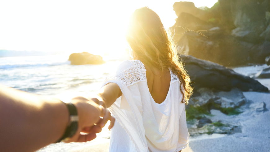 Psychologie: An diesen 4 Anzeichen erkennst du, dass du dich gerade verliebst