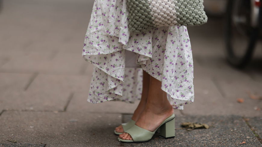 Mode-Outfits 2022: 5 Wickelkleider, die kleinen Frauen besonders gut stehen