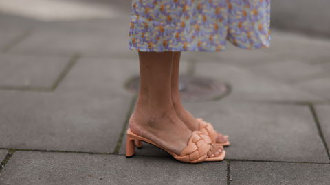 Diese 7 Wickelkleider stehen Curvy-Frauen besonders gut