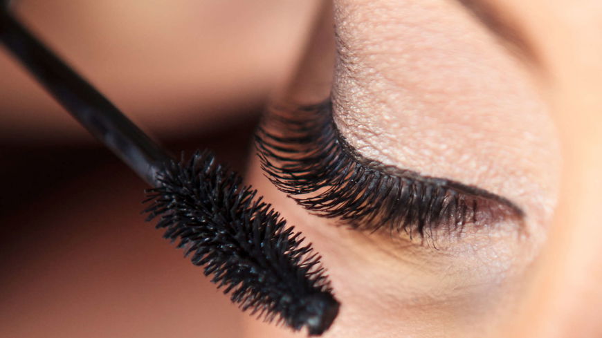 Wimpern-Trends 2022: Diese günstige Mascara zaubert extra lange Lashes