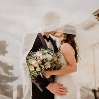 Hochzeit 2022: Diese 5 Brautkleider sind echte Figurschmeichler