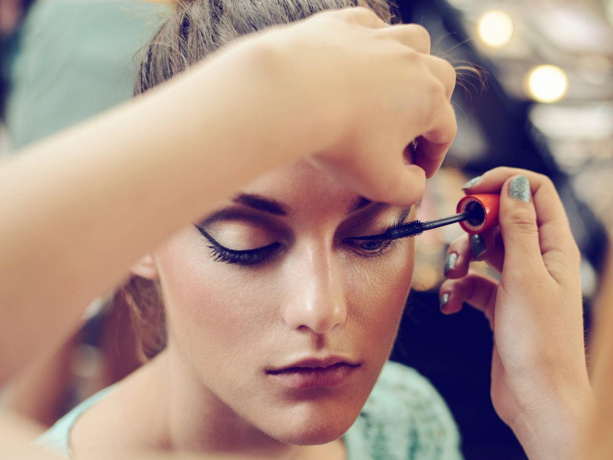 Frau Wimperntusche