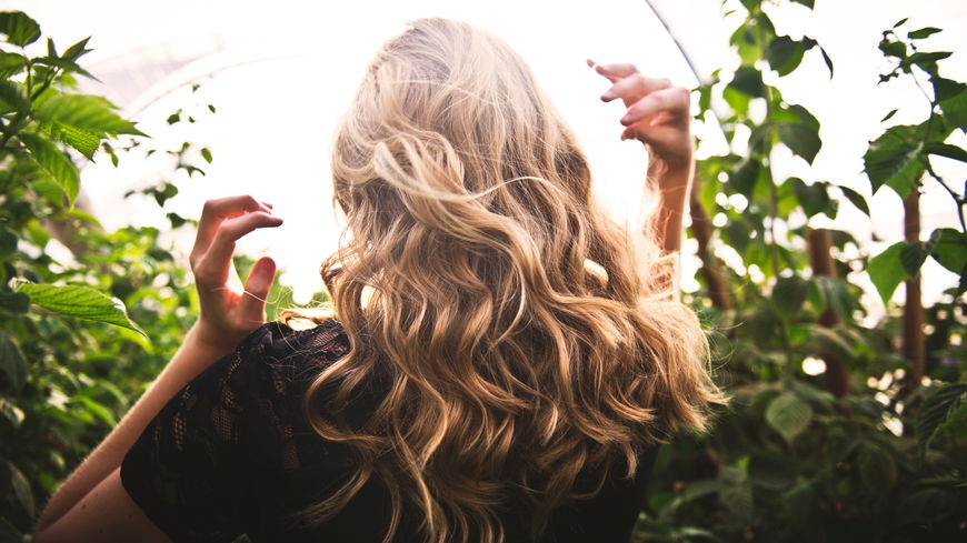 Haare selber färben: Die 5 besten Farben aus der Drogerie