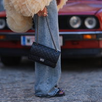 Mode-Outfits 2022: Auf diesen coolen Jeans-Trend fahren jetzt alle ab