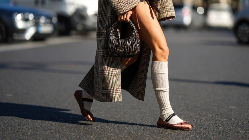 Paris Streetstyle: Diesen Trend-Schuh trägt gerade jede Französin