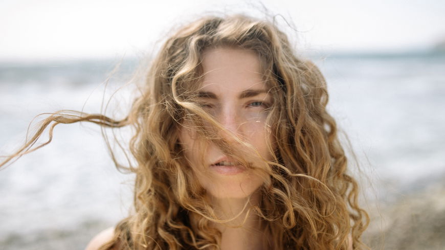 Gesunde Haare: 5 Anti-Frizz-Produkte, mit denen du deine Mähne in den Griff bekommst