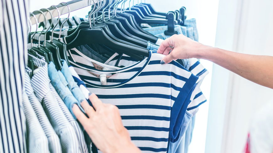 Modische Spartipps: Geld sparen beim Kleidungskauf
