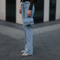 Mode-Trends 2023: Jeans müssen jetzt SO aussehen, um wirklich angesagt zu sein